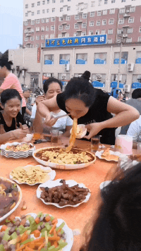 天成爆笑吃鸡遇见妹子，爆笑gif图片笑死人