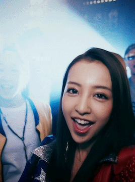 朋友们一起玩耍的动漫图片，朋友一起玩的心情句子搞笑