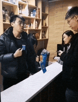 男朋友带我去同事聚会代表什么，开心一笑幽默笑话正能量